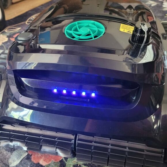 Robotic Pool Cleaner - Picture 8 of 9